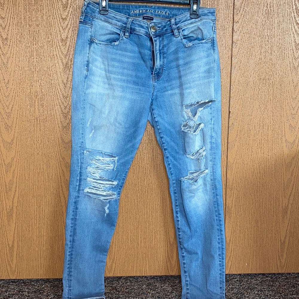 Distressed American Eagle skinny jeans